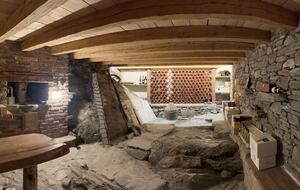 Wine cellar/tasting room