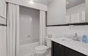 Harlem Brownstone Studio with Vintage Flair - New York, New York