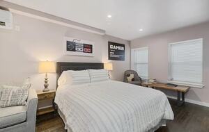 Harlem Brownstone Studio with Vintage Flair - New York, New York