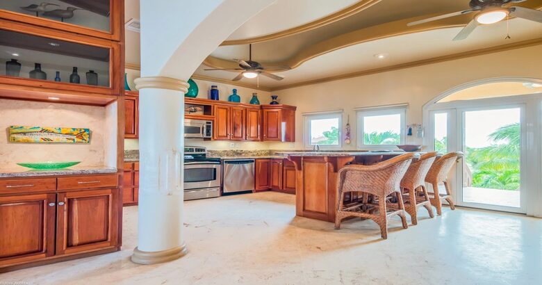 Oceanfront Elegance on Ambergris Caye - San Pedro, Belize