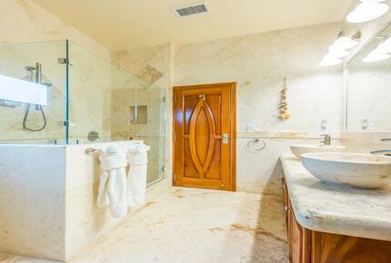 Oceanfront Elegance on Ambergris Caye - San Pedro, Belize