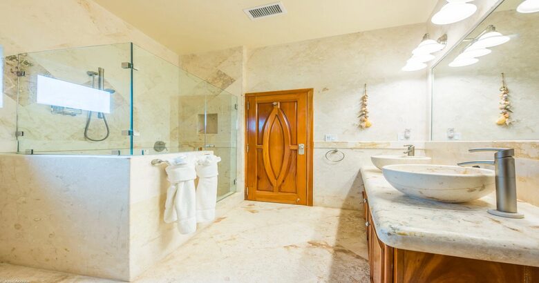 Oceanfront Elegance on Ambergris Caye - San Pedro, Belize