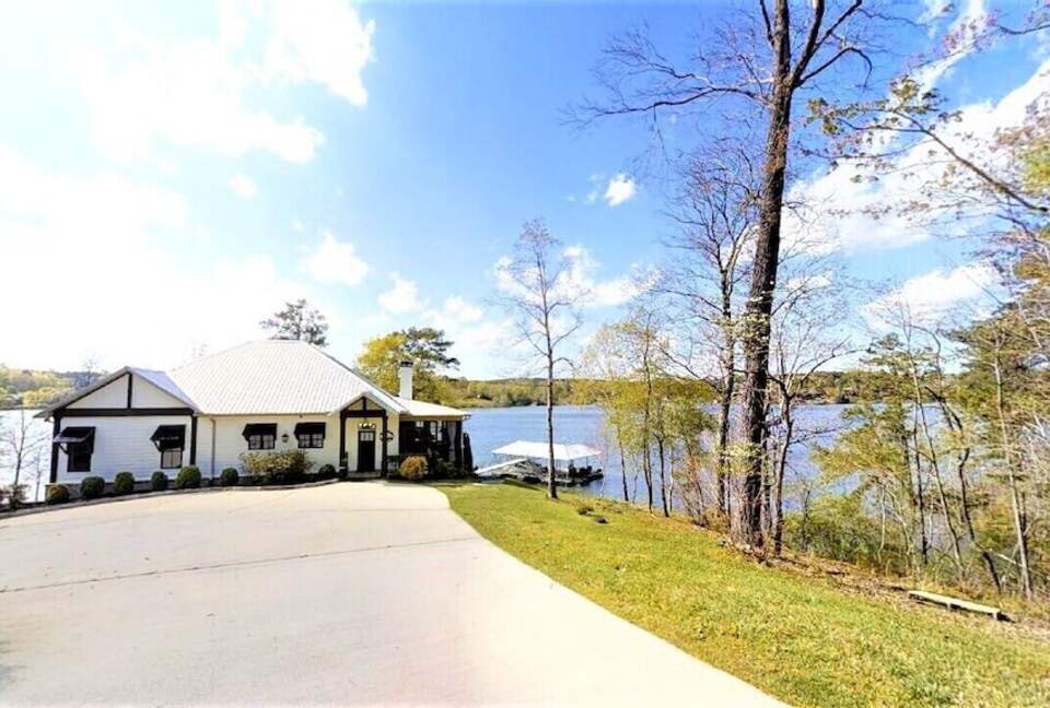 Graceful Living at Rocky Springs Lakefront - Bremen, Alabama