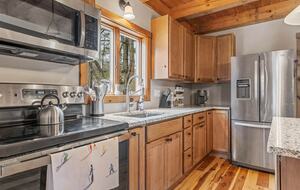 Cozy Cabin with River Views Near Okemo - Proctorsville, Vermont