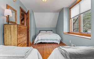 Cozy Cabin with River Views Near Okemo - Proctorsville, Vermont