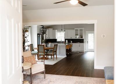 Welcoming Cottage Steps from Local Favorites - Winston-Salem, North Carolina