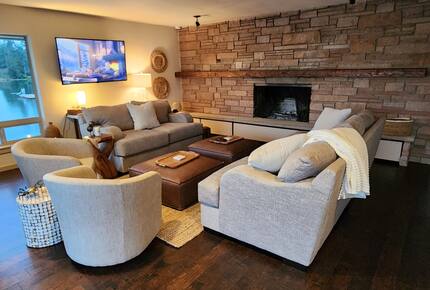 Peaceful Two-Level Retreat Near Mount Rainier - Spanaway, Washington