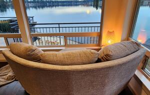 Peaceful Two-Level Retreat Near Mount Rainier - Spanaway, Washington