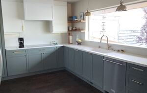 Peaceful Two-Level Retreat Near Mount Rainier - Spanaway, Washington