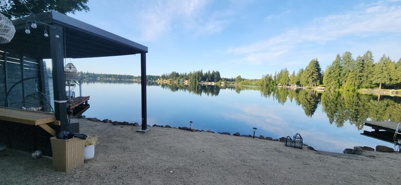 Peaceful Two-Level Retreat Near Mount Rainier - Spanaway, Washington