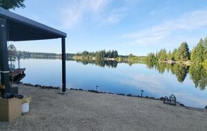 Peaceful Two-Level Retreat Near Mount Rainier - Spanaway, Washington