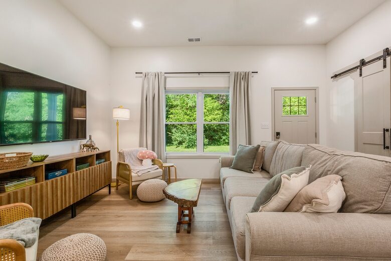 Warm & Welcoming Cottage in the Heart of Horse Country - Simpsonville, Kentucky