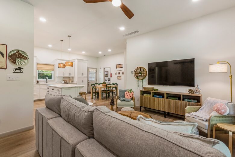 Warm & Welcoming Cottage in the Heart of Horse Country - Simpsonville, Kentucky