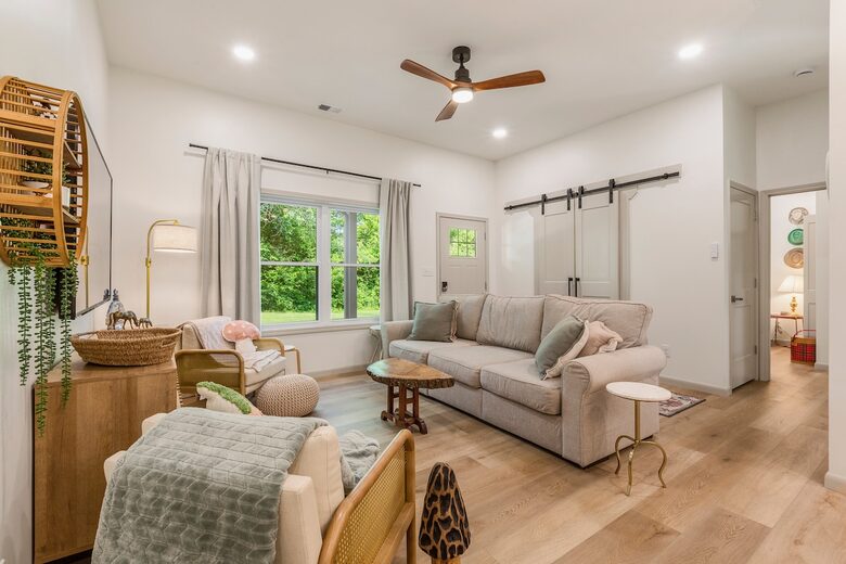 Warm & Welcoming Cottage in the Heart of Horse Country - Simpsonville, Kentucky