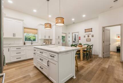 Warm & Welcoming Cottage in the Heart of Horse Country - Simpsonville, Kentucky