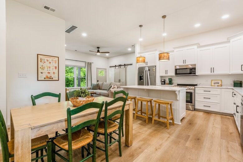 Warm & Welcoming Cottage in the Heart of Horse Country - Simpsonville, Kentucky