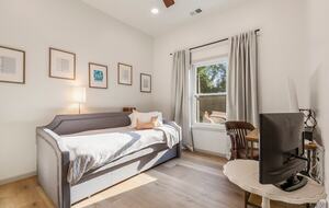 Warm & Welcoming Cottage in the Heart of Horse Country - Simpsonville, Kentucky