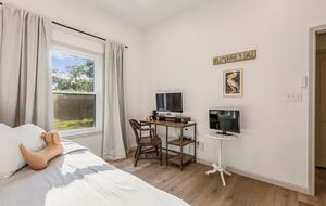 Warm & Welcoming Cottage in the Heart of Horse Country - Simpsonville, Kentucky