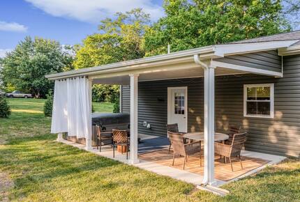 Warm & Welcoming Cottage in the Heart of Horse Country - Simpsonville, Kentucky