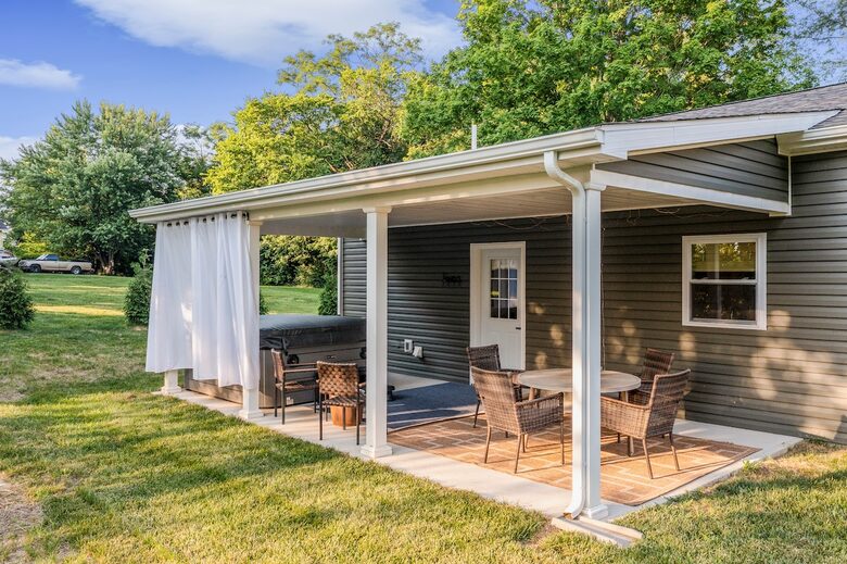 Warm & Welcoming Cottage in the Heart of Horse Country - Simpsonville, Kentucky