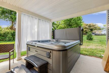 Warm & Welcoming Cottage in the Heart of Horse Country - Simpsonville, Kentucky