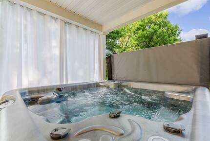 Warm & Welcoming Cottage in the Heart of Horse Country - Simpsonville, Kentucky