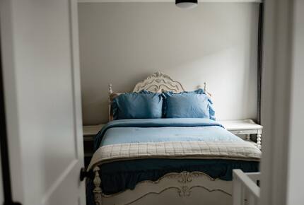 Welcoming Cottage Steps from Local Favorites - Winston-Salem, North Carolina