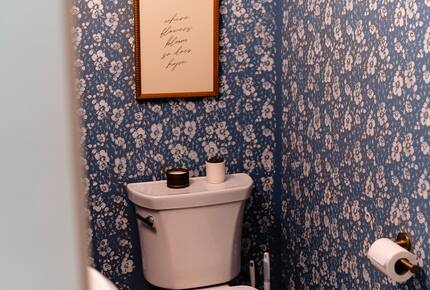 Welcoming Cottage Steps from Local Favorites - Winston-Salem, North Carolina