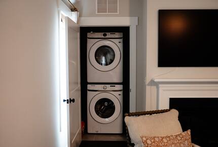 Welcoming Cottage Steps from Local Favorites - Winston-Salem, North Carolina