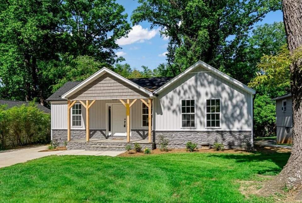 Welcoming Cottage Steps from Local Favorites - Winston-Salem, North Carolina