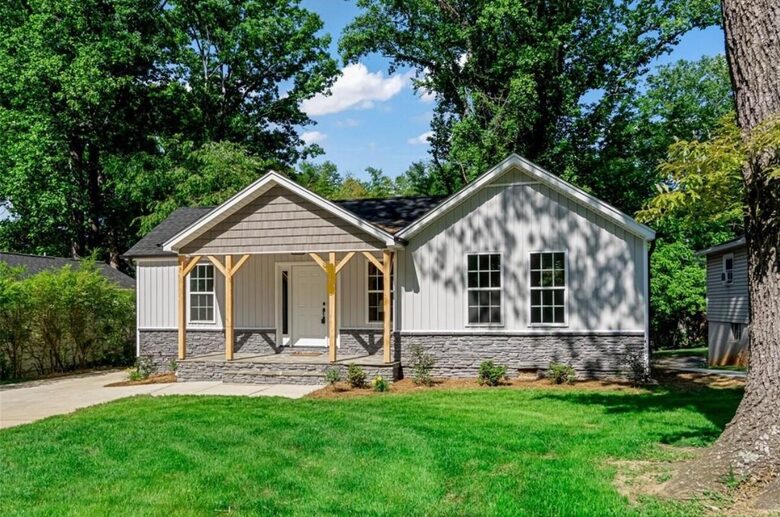 Welcoming Cottage Steps from Local Favorites - Winston-Salem, North Carolina