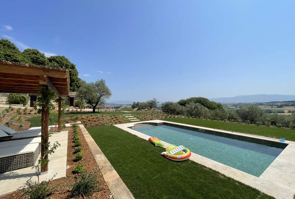 A Refined Umbrian Estate with Vineyards and Olive Groves - Gualdo Cattaneo, Perugia, Italy