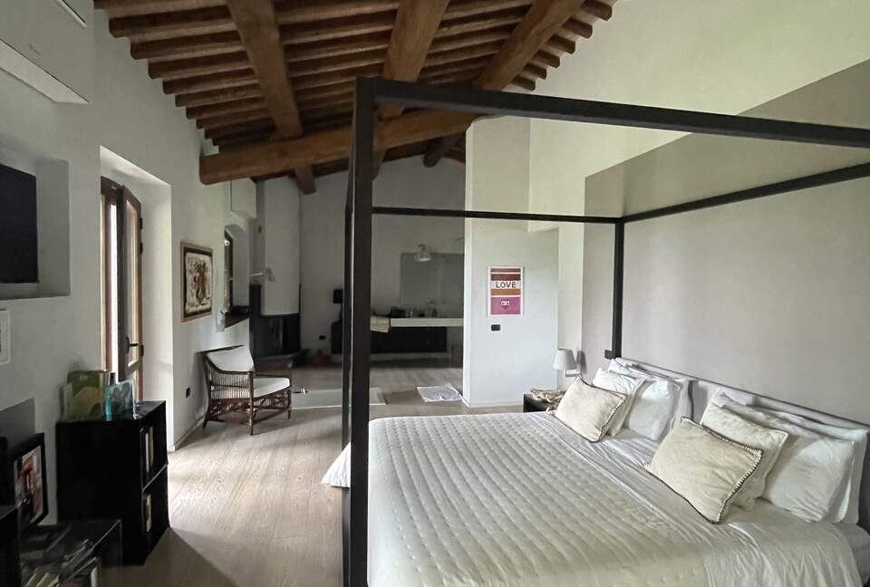 A Refined Umbrian Estate with Vineyards and Olive Groves - Gualdo Cattaneo, Perugia, Italy