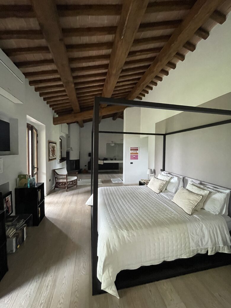 A Refined Umbrian Estate with Vineyards and Olive Groves - Gualdo Cattaneo, Perugia, Italy