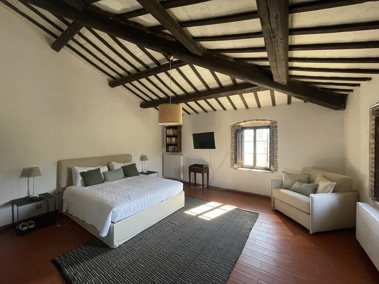 A Refined Umbrian Estate with Vineyards and Olive Groves - Gualdo Cattaneo, Perugia, Italy
