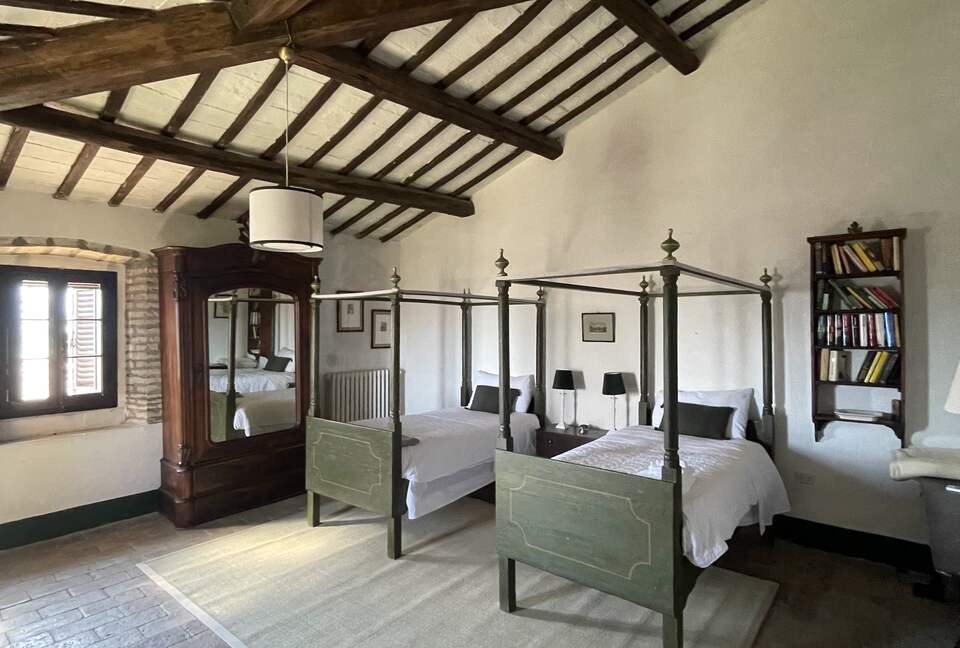 A Refined Umbrian Estate with Vineyards and Olive Groves - Gualdo Cattaneo, Perugia, Italy
