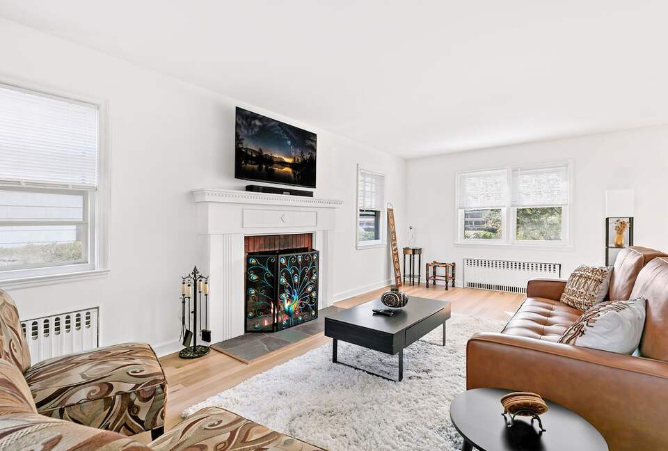 Modern Suburban Haven Near NYC - New Rochelle, New York