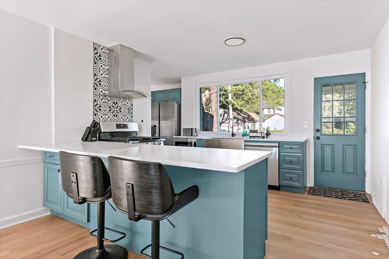 Modern Suburban Haven Near NYC - New Rochelle, New York