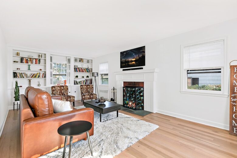 Modern Suburban Haven Near NYC - New Rochelle, New York
