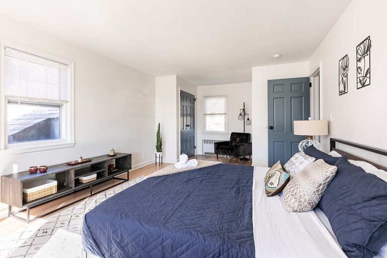 Modern Suburban Haven Near NYC - New Rochelle, New York