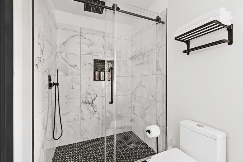 Modern Suburban Haven Near NYC - New Rochelle, New York