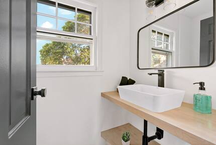 Modern Suburban Haven Near NYC - New Rochelle, New York