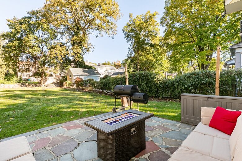 Modern Suburban Haven Near NYC - New Rochelle, New York