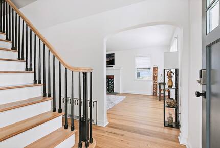 Modern Suburban Haven Near NYC - New Rochelle, New York