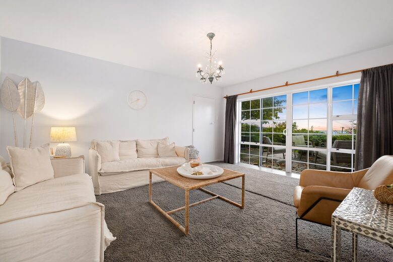 Seaside Elegance in Southland - Riverton / Aparima, New Zealand