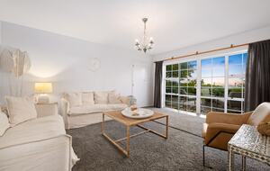Seaside Elegance in Southland - Riverton / Aparima, New Zealand