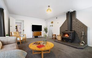 Seaside Elegance in Southland - Riverton / Aparima, New Zealand