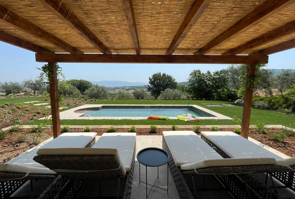 A Refined Umbrian Estate with Vineyards and Olive Groves - Gualdo Cattaneo, Perugia, Italy