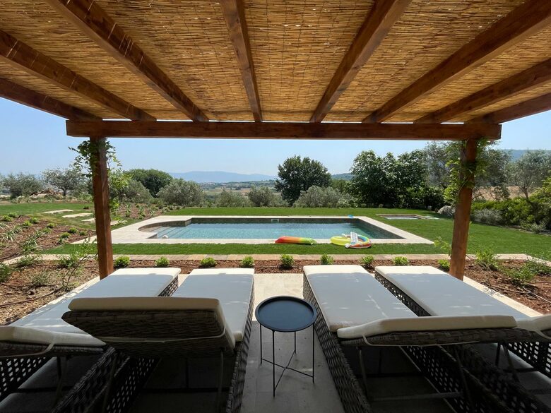 A Refined Umbrian Estate with Vineyards and Olive Groves - Gualdo Cattaneo, Perugia, Italy