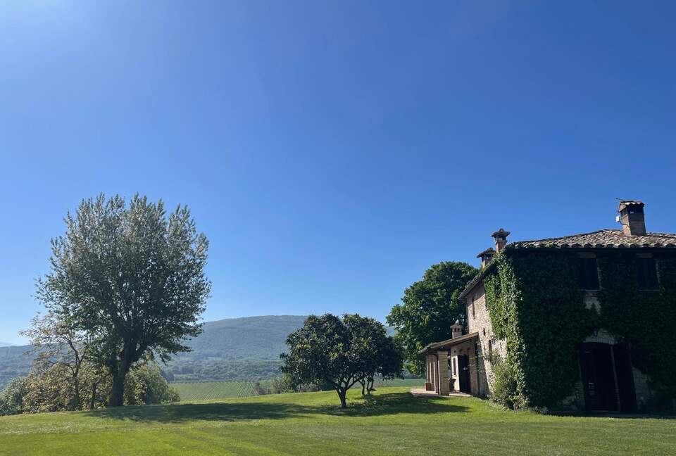 A Refined Umbrian Estate with Vineyards and Olive Groves - Gualdo Cattaneo, Perugia, Italy